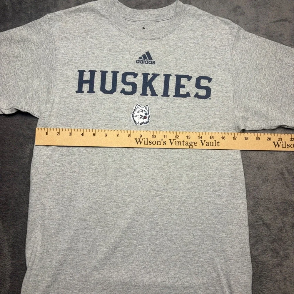 Adidas‎ T-Shirt Mens Medium Gray Huskies Graphic Tee Short Sleeve 34 Chest